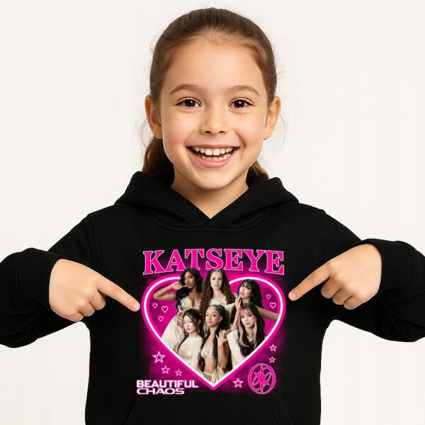 Bluza z kapturem fanart muzyczny k-pop kats eye z autorską grafiką czarny S - wzór ASD-20139