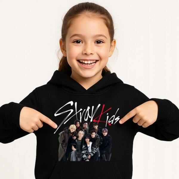 Bluza z kapturem fanart stray muzyczny k-pop z autorską grafiką czarny - wzór ASD-20613