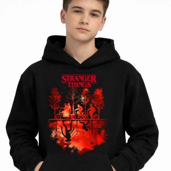 Bluza z kapturem fanart Stranger filmowo-serialowy z autorską grafiką czarny - wzór ASD-21294